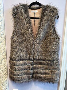 Heartloom Faux Fur Vest Size Small NEW